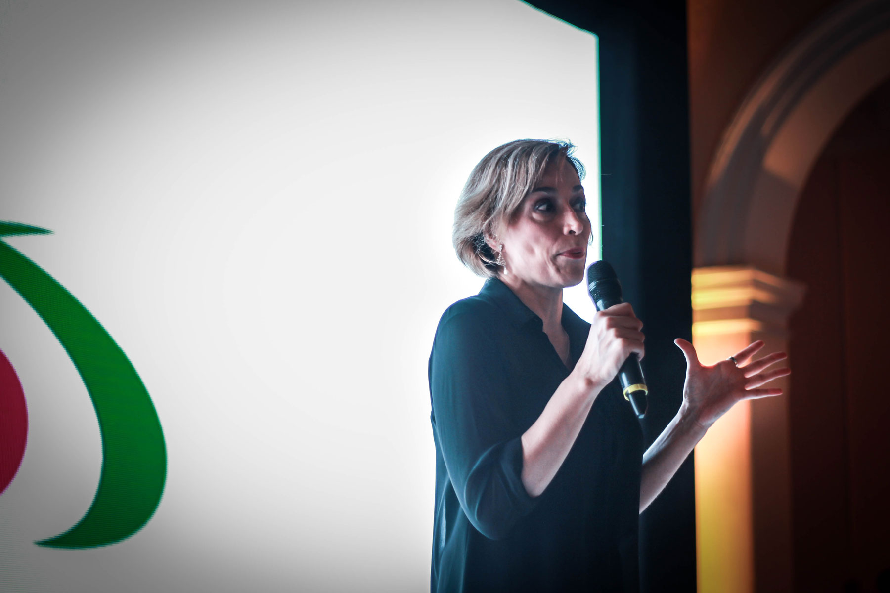 Silvia Llórens Directora Regualación Banco Azteca
